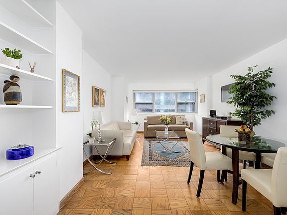 3rd image of 211 E 53rd St APT 2G