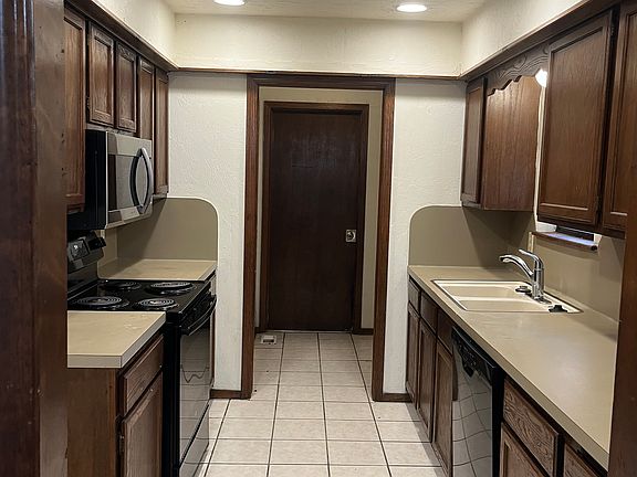 5th image of 8121 NW 120th St