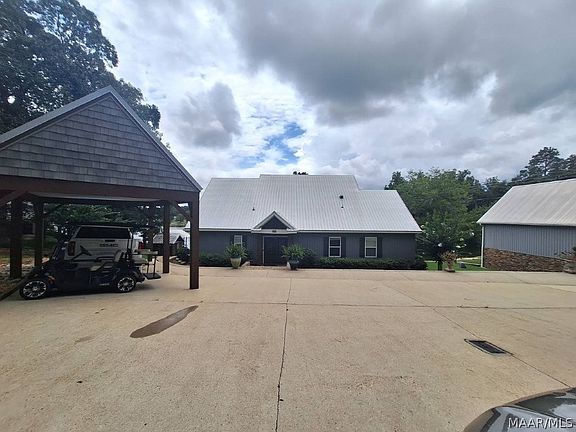 4th image of 560 Lakeshore Dr