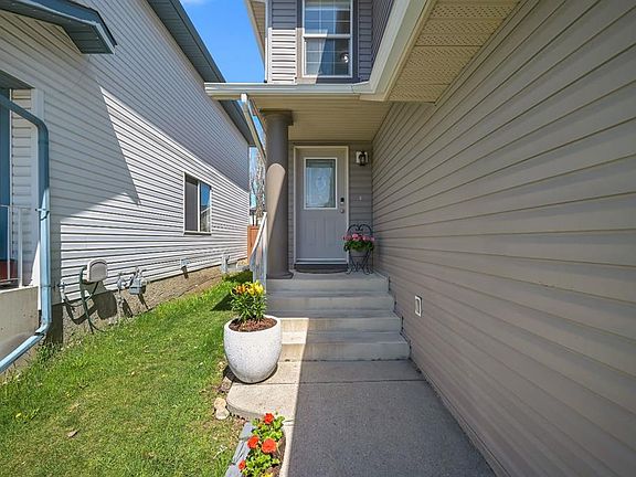 4th image of 408 S Bridlewood Ct SW