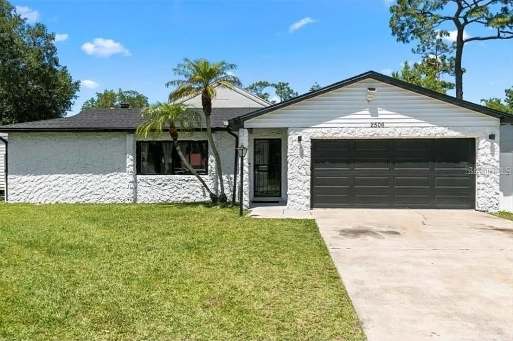 3 bed, 2.0 bath, 1550 sqft, $2,600 — Photo 1
