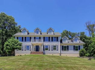 2 Blue Ridge Ave, Green Brook, NJ 08812