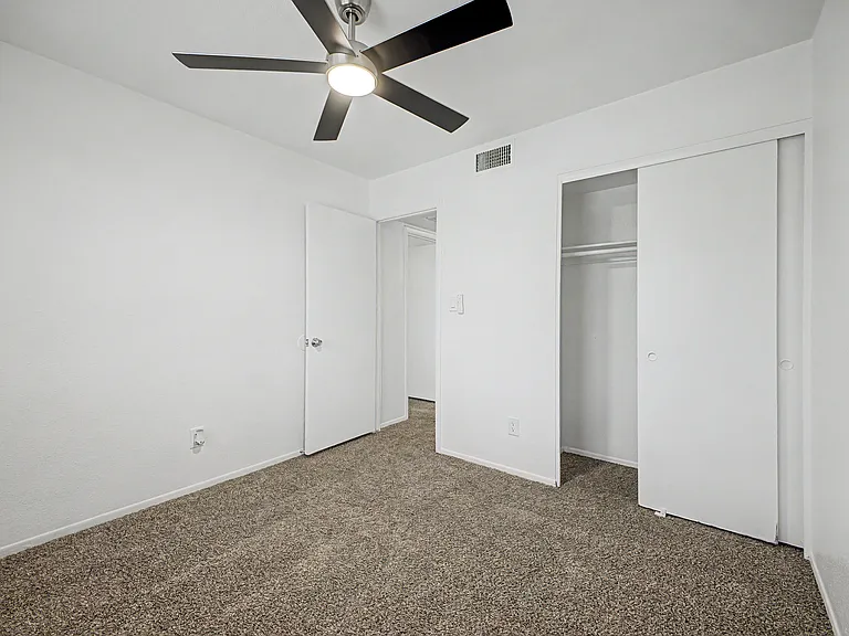5984 N 48th Ave — Photo 22