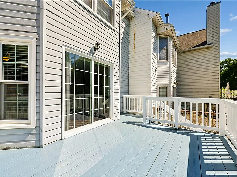 6630 Commodore Ct — Photo 31