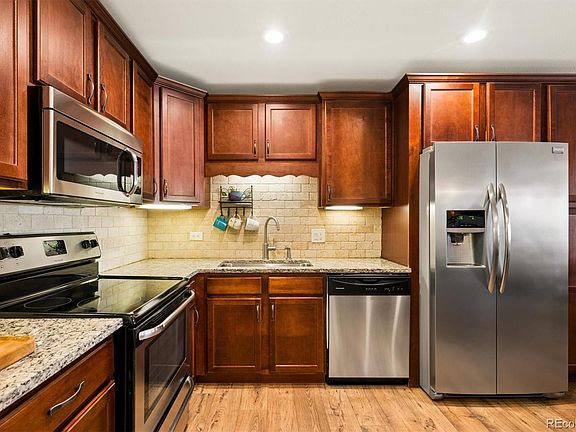 4th image of 785 S Alton Way #4B