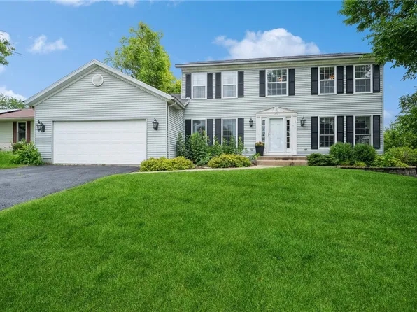 111 Stone Hedge Dr NW, Cedar Rapids, IA 52405