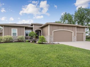 16202 Northpark Dr, Urbandale, IA 50323