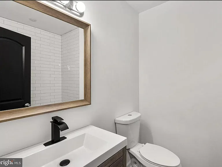 617 Montgomery St — Photo 7