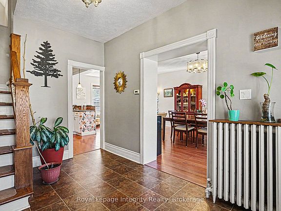 3rd image of 976 6th Ave E