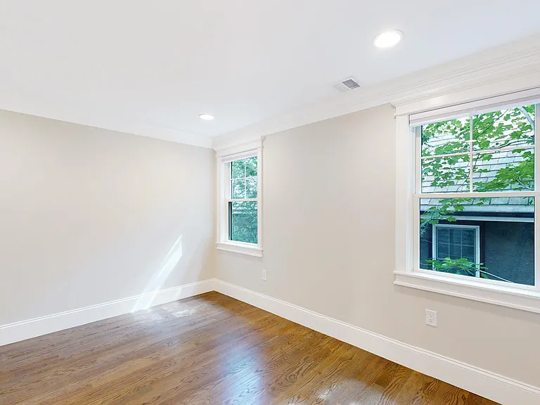 101 Sumner Rd — Photo 50