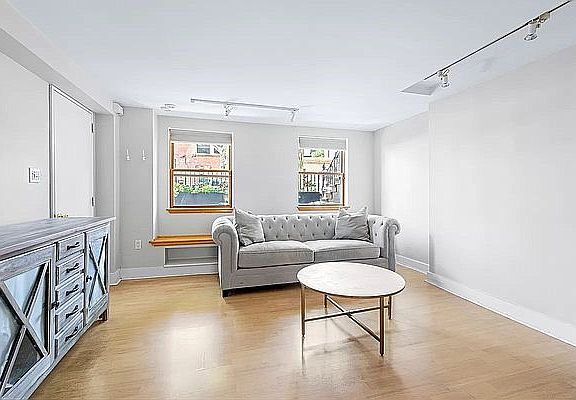 4th image of 362 De Graw St #1