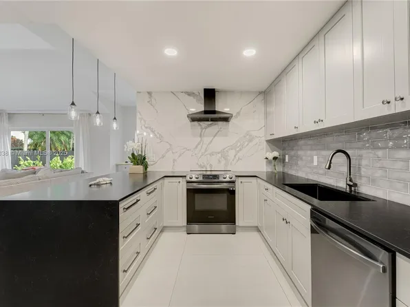 9248 Magnolia Ct, Fort Lauderdale, FL 33328