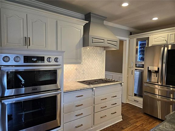 5th image of 203 NW Oxford Ln