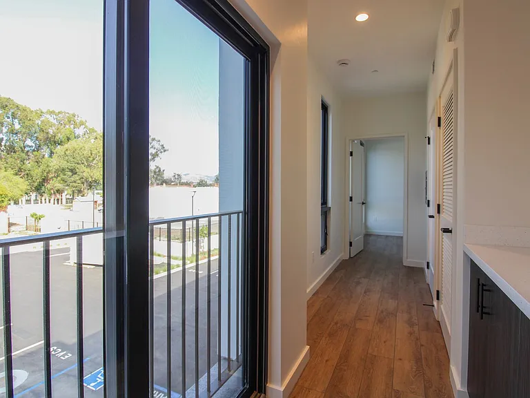 Newly Built Luxury Apartments in San Luis Obispo "Little Italy" — Photo 44