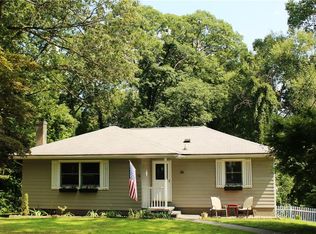 36 Traverse Rd, Lake Peekskill, NY 10537