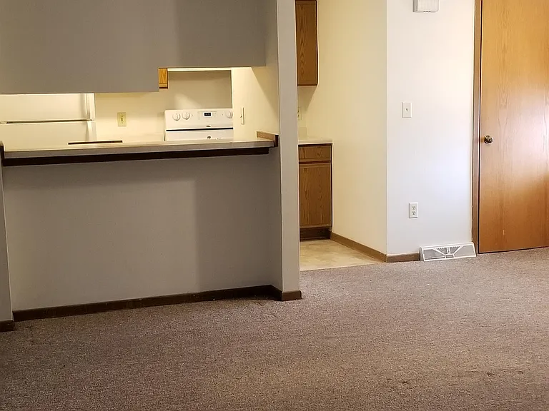 401 N Walnut St — Photo 17
