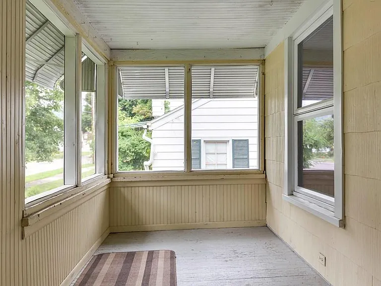 130 Dwight Ave — Photo 2