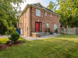 2010 Grovetree Ln, Burlington, ON L7R 4V4