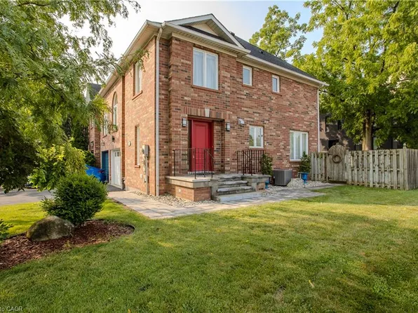 2010 Grovetree Ln, Burlington, ON L7R 4V4