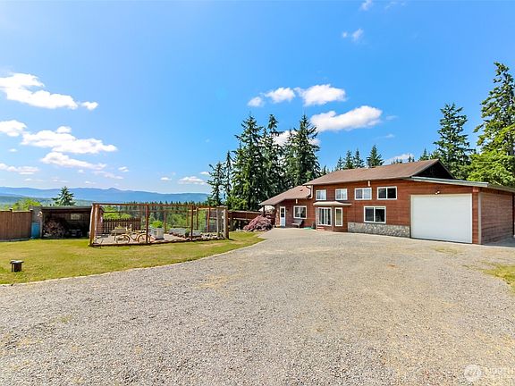 4th image of 3116 Harts Lake Road S