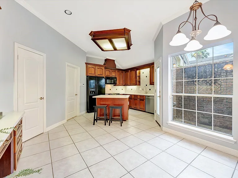 2421 Baycrest Dr — Photo 13