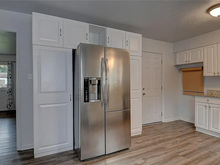 1093 Salisbury Dr — Photo 21