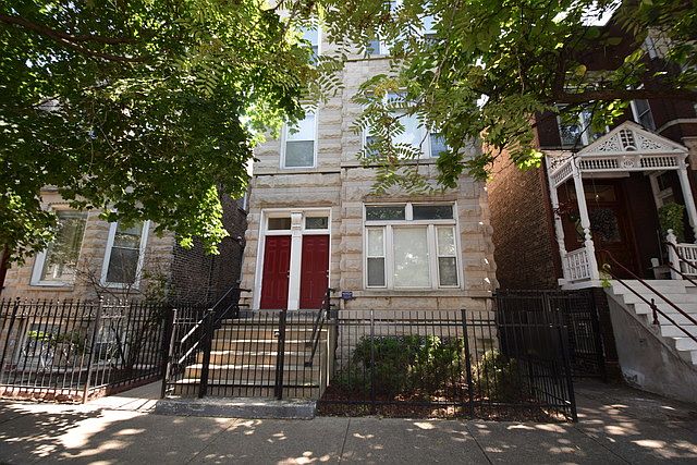 1st image of 831 N Damen Ave APT 3W