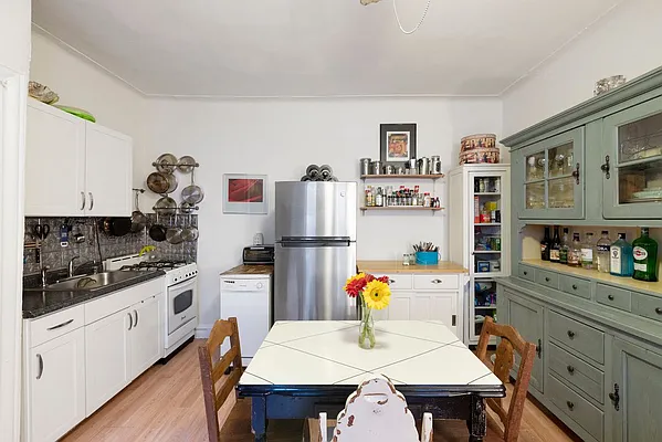 Sold by Nest Seekers International | media 3