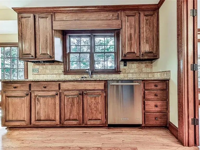 2851 Riverfront Dr — Photo 3