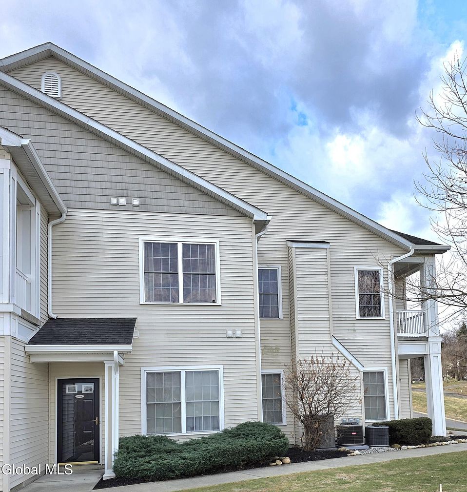 1st image of 208 N Ridge