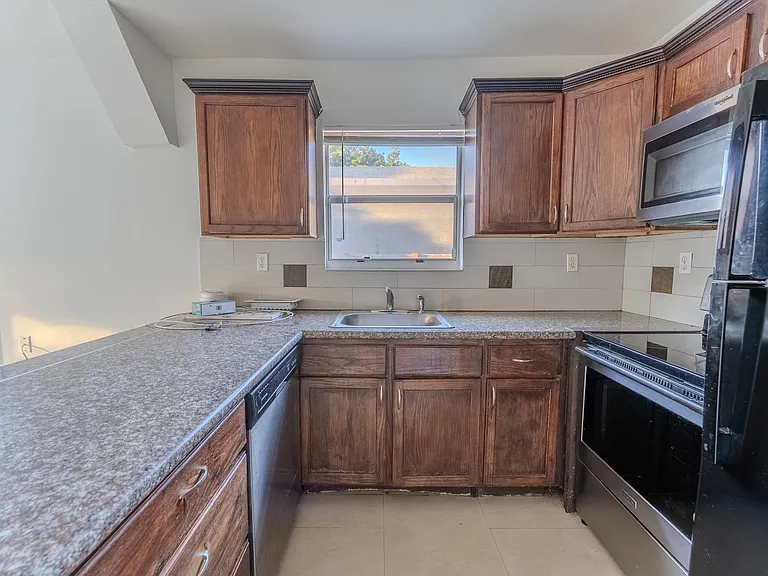 521 S 24th Ave — Photo 12