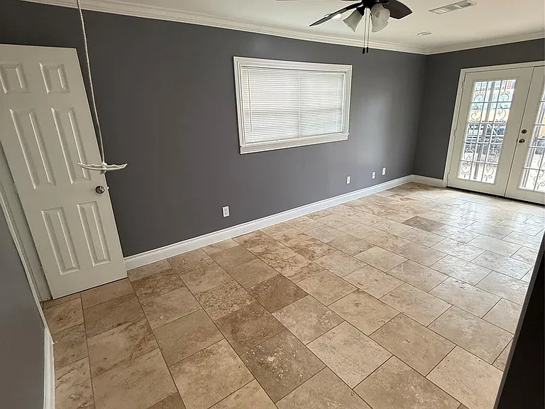 812 Avenue M — Photo 3