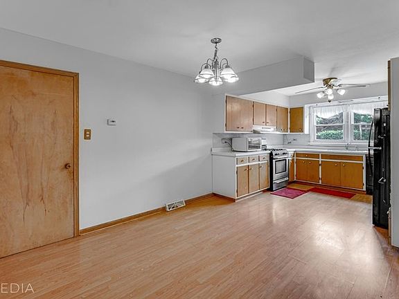 5th image of 18045 Highland Ave