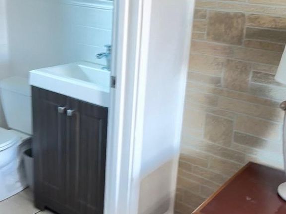4th image of 107 Elyria St #4