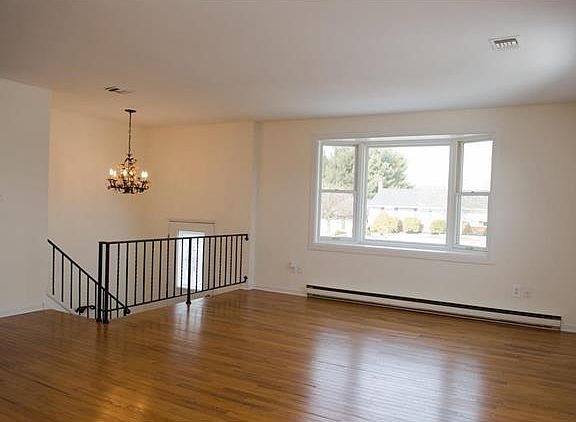 4th image of 3844 Woodland Dr