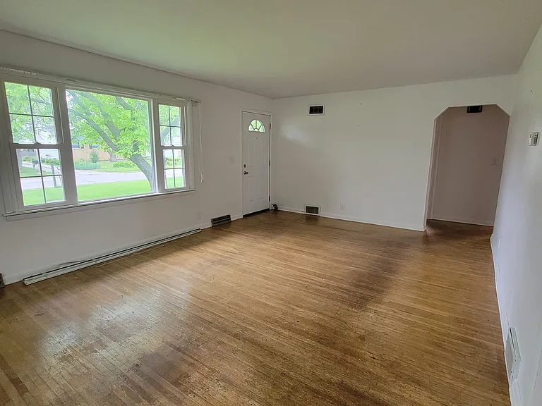 1309 Superior St — Photo 6