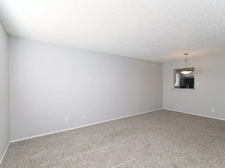 City Summit Apartments — Photo 32