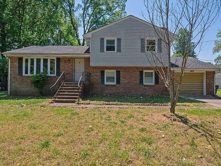 1205 Yacht Basin Dr — Photo 1