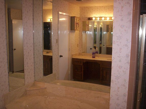 Master Bath pic 1