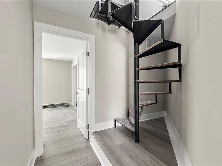 1009 Riverbend Club Dr SE — Photo 4