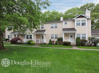 26 Rutledge Cmns, Yaphank, NY 11980