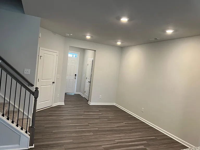 1043 Gemma Dr — Photo 4