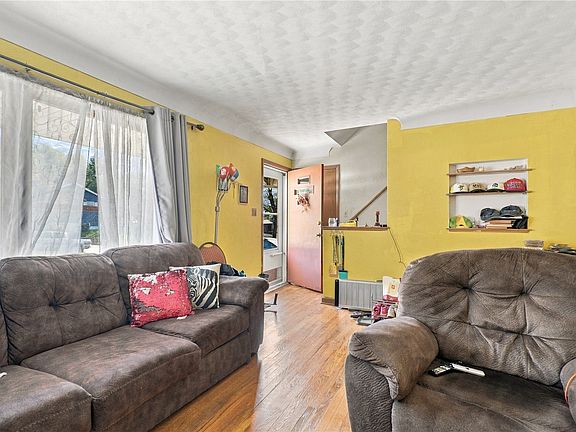 4th image of 651 40th St SE