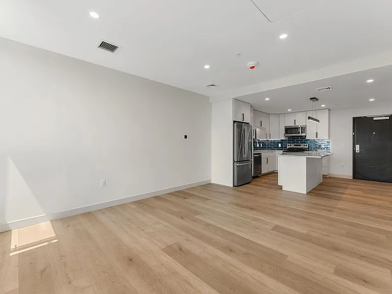 Bank Street Apartments at Burlington Square — Photo 10