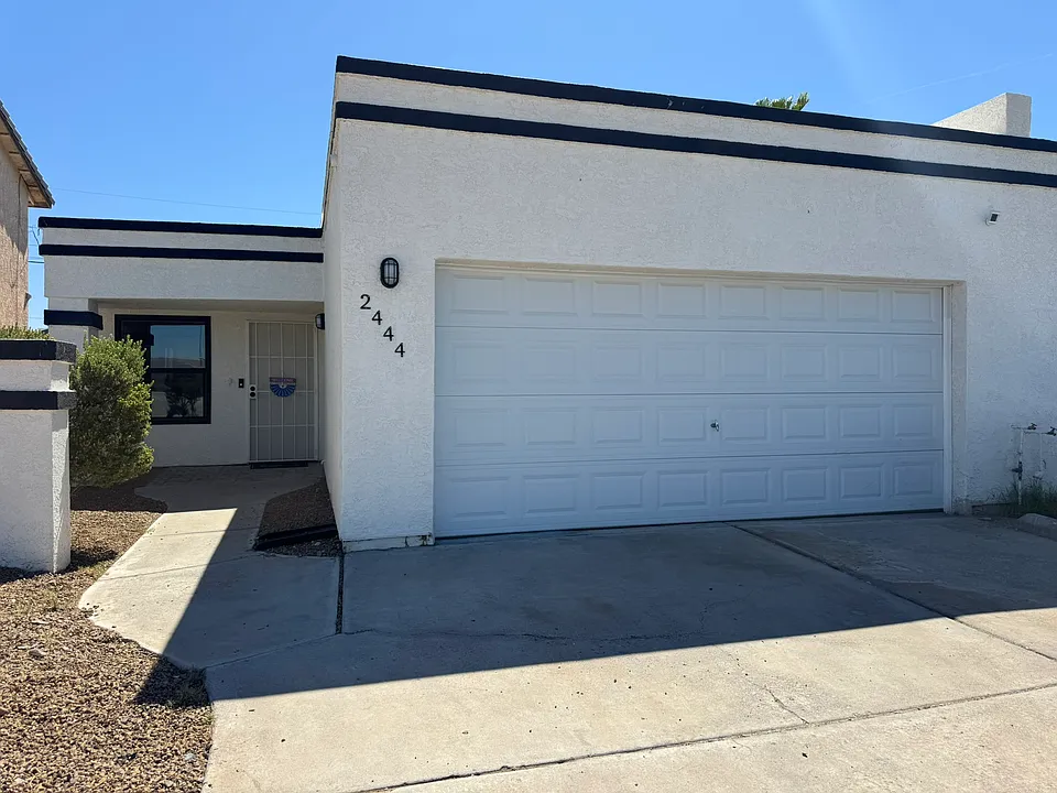 2444 Lakeside Dr