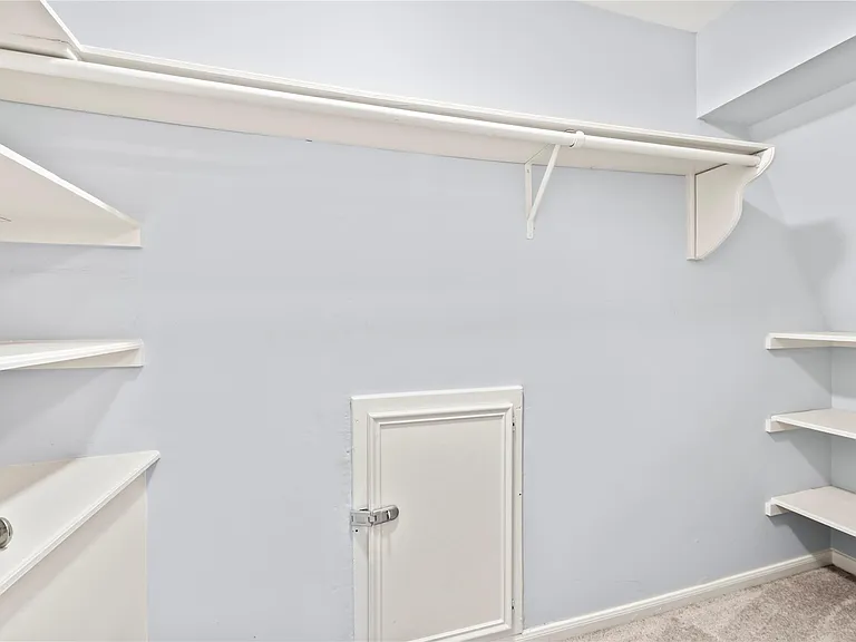 911 Montview Dr — Photo 31