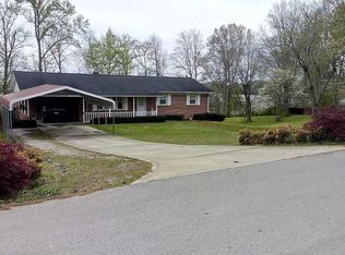 655 N Edgewood Dr, Sparta, TN 38583