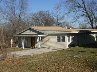 903 Chickesaw St, Seneca, MO 64865