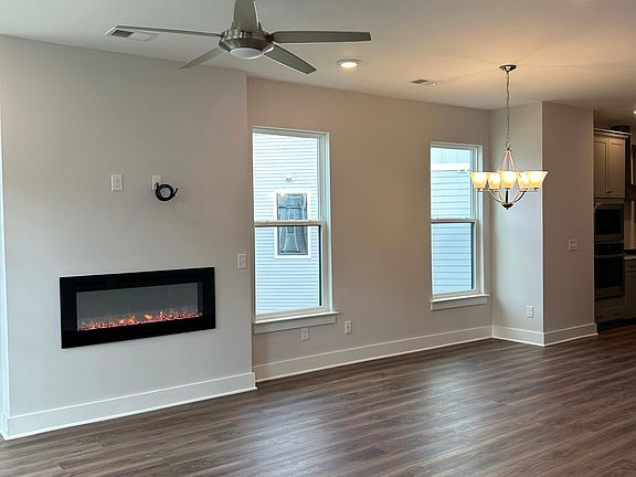 3rd image of 4590 Mixson Ave