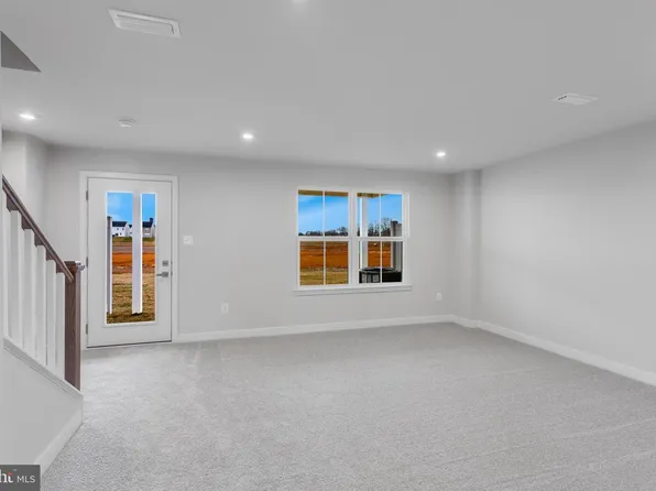 1729 Destrier St, Ranson, WV 25438